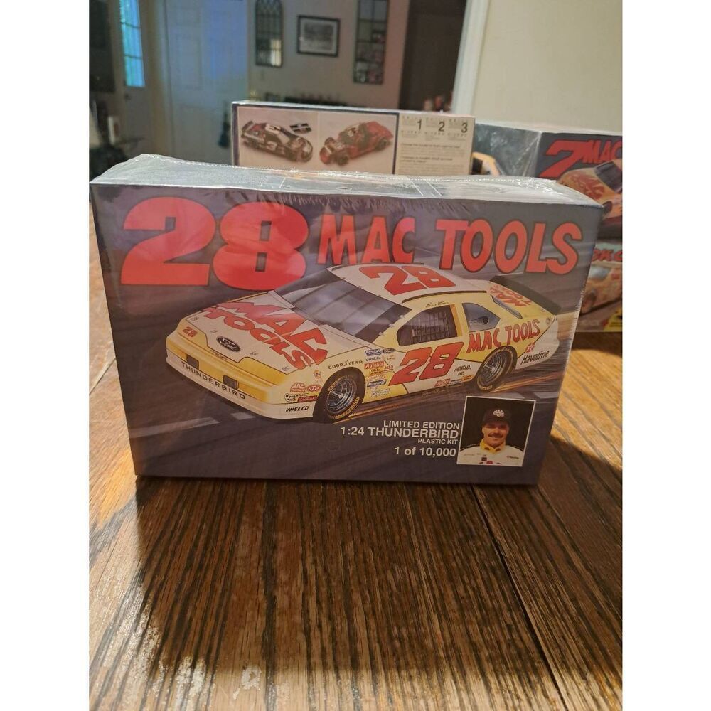 Vintage Monogram 28 MacTools 1:24 Ford Ernie Irvan Model Kit EI-124-1994 Sealed